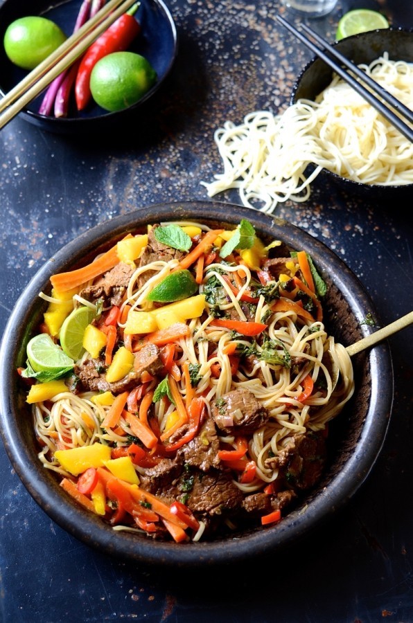 Spicy beef stir fry with sweet peppers and mango | Bibbyskitchen recipes