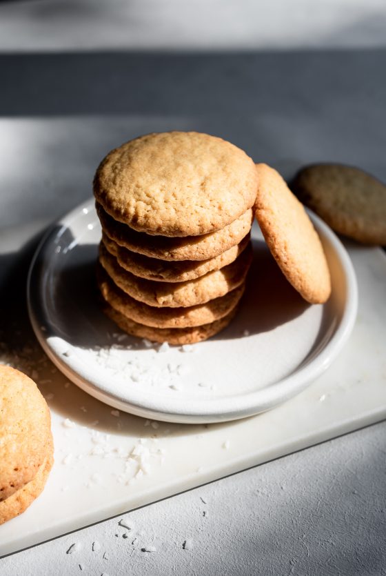 Crisp Coconut Cookies | Bibbyskitchen recipes | Baking